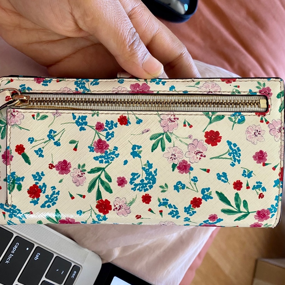 Kate spade vegan (pvc) bi-fold wallet